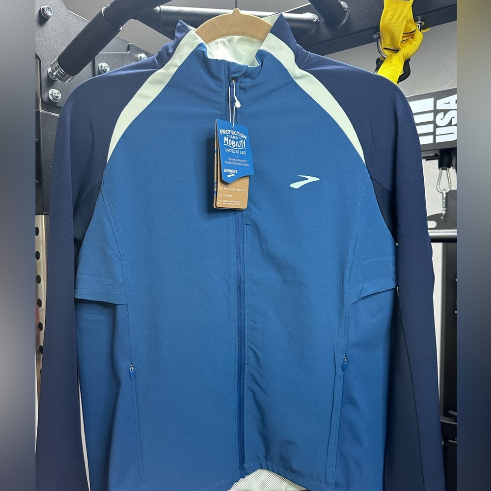 Brooks fusion hybrid running jacket (women’s) sz M
